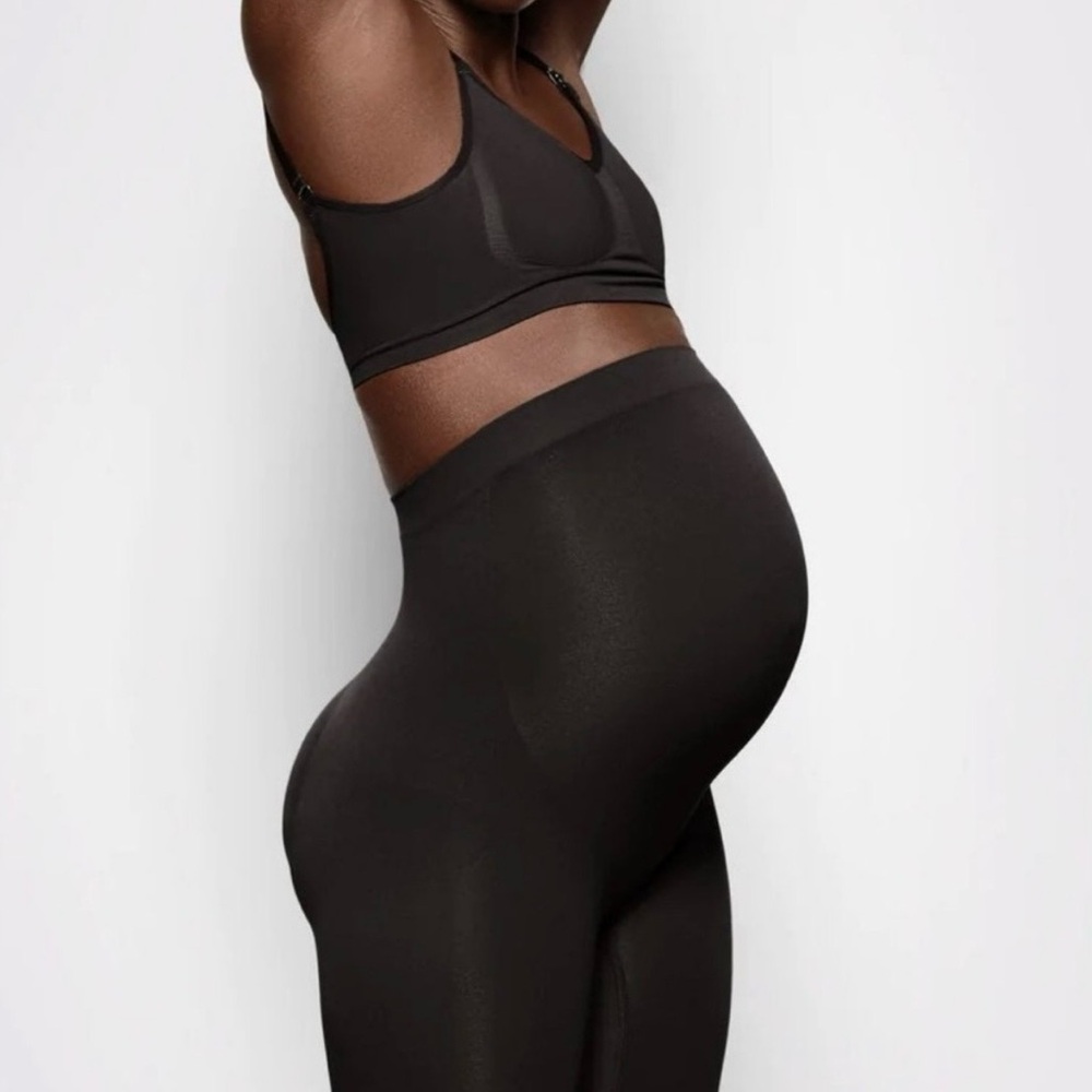 SKIMS | Maternity Solutionwear Sculpting Shorts | Black/Onyx | Tight & Seamless